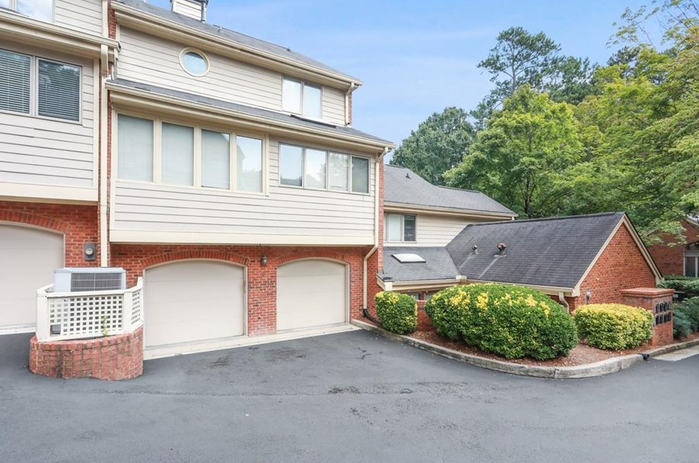 2 Westfair Ct, Atlanta GA  30328-1658 exterior