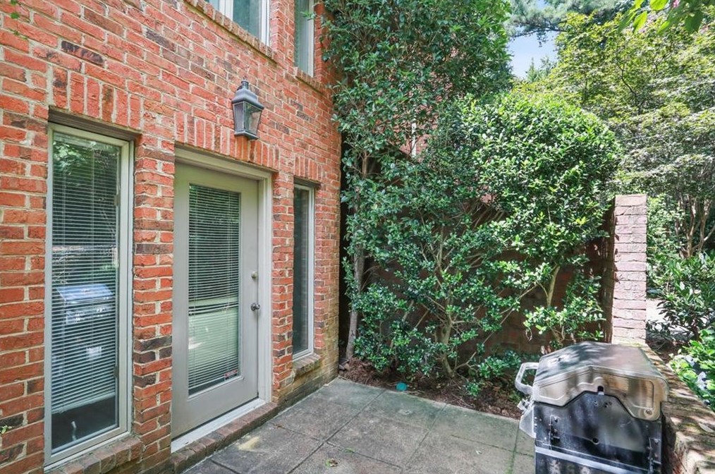 2 Westfair Ct, Atlanta GA  30328-1658 exterior