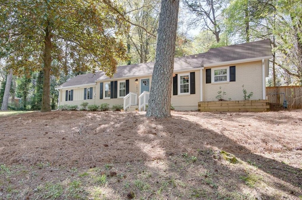 2671 Eastwood Dr, Decatur GA  30032-4352 exterior