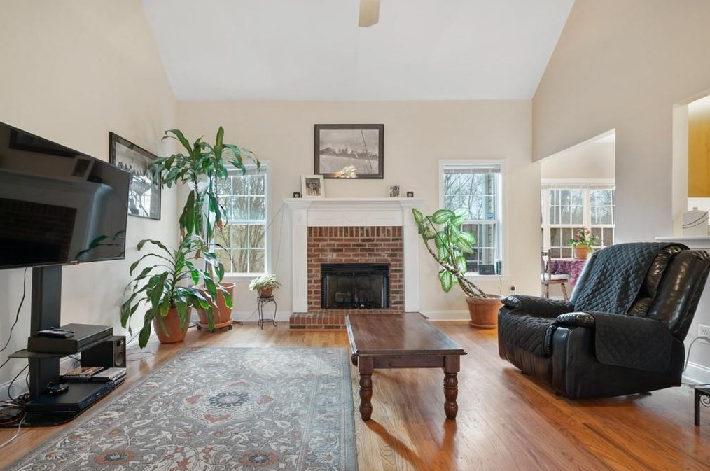 110 Granny Smith Dr, Calhoun GA 30701-4583 exterior