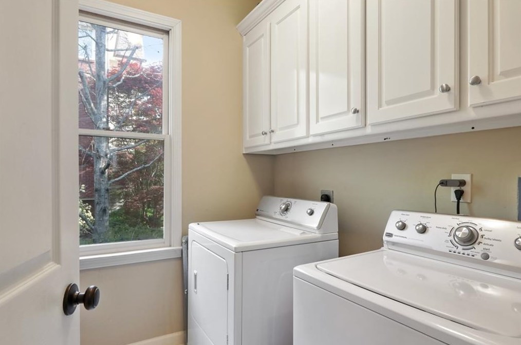 2257 Wayside Dr, Atlanta GA  30319-4009 exterior