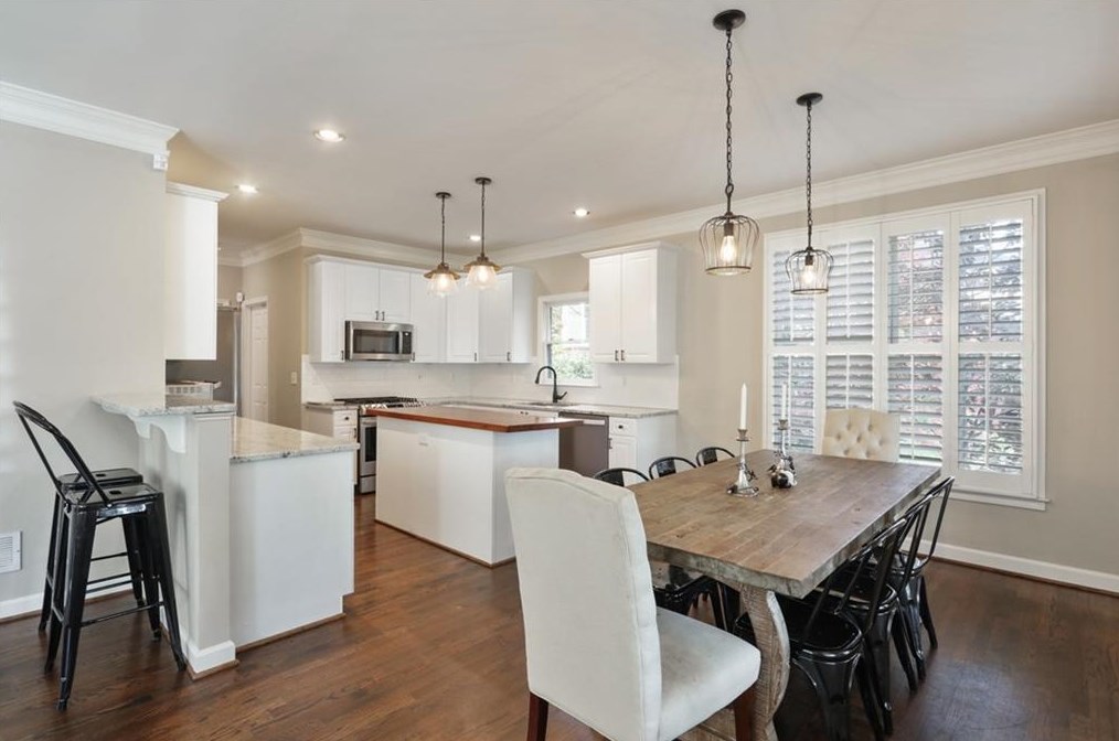 2257 Wayside Dr, Atlanta GA  30319-4009 exterior