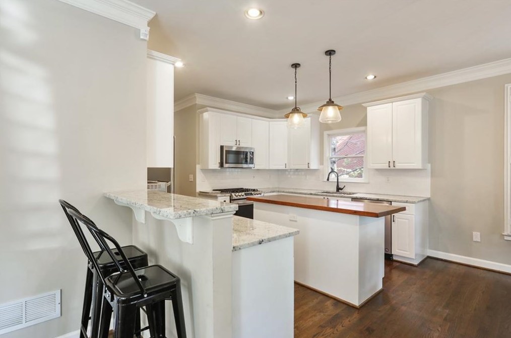 2257 Wayside Dr, Atlanta GA  30319-4009 exterior