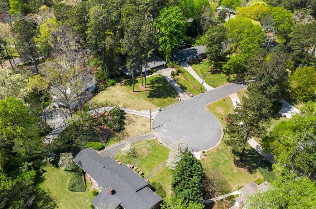 6500 Whispering Ln, Atlanta GA  30328-3065 exterior