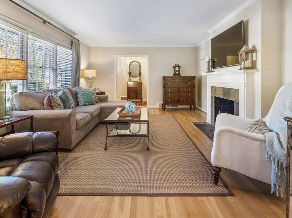 2591 Sharondale Dr, Atlanta GA  30305-3809 exterior
