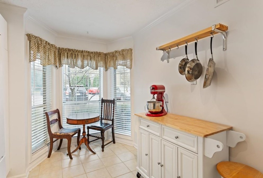 1154 Weatherstone Dr, Atlanta GA  30324-4643 exterior