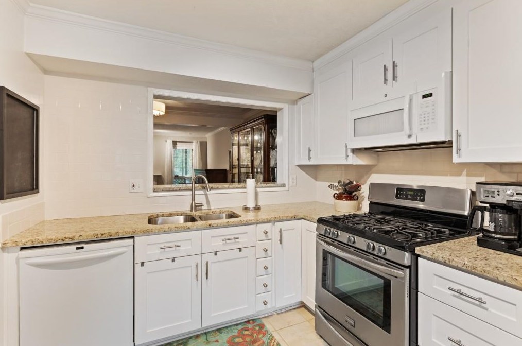 1154 Weatherstone Dr, Atlanta GA  30324-4643 exterior