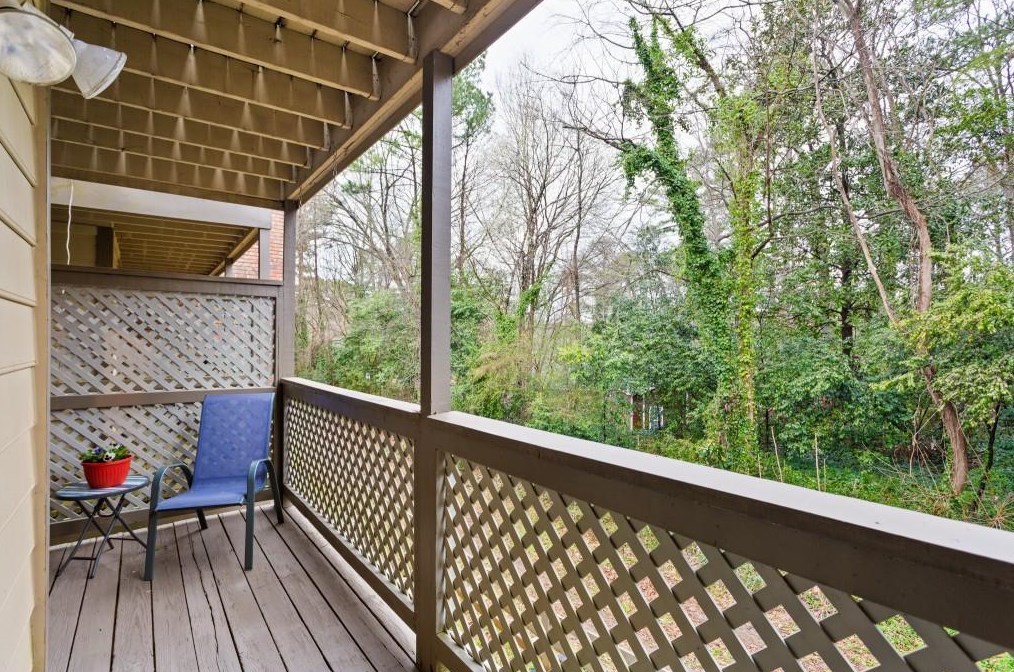 1154 Weatherstone Dr, Atlanta GA  30324-4643 exterior
