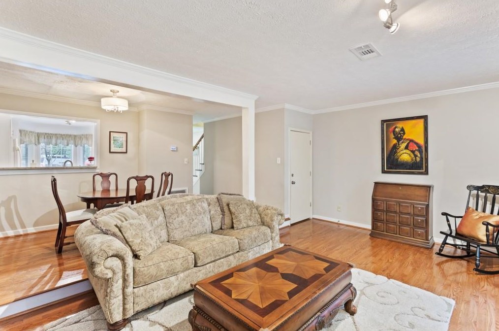 1154 Weatherstone Dr, Atlanta GA  30324-4643 exterior