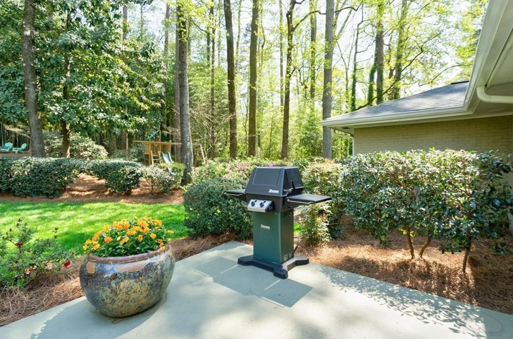 1987 Silvastone Dr, Atlanta GA 30345-3737 exterior