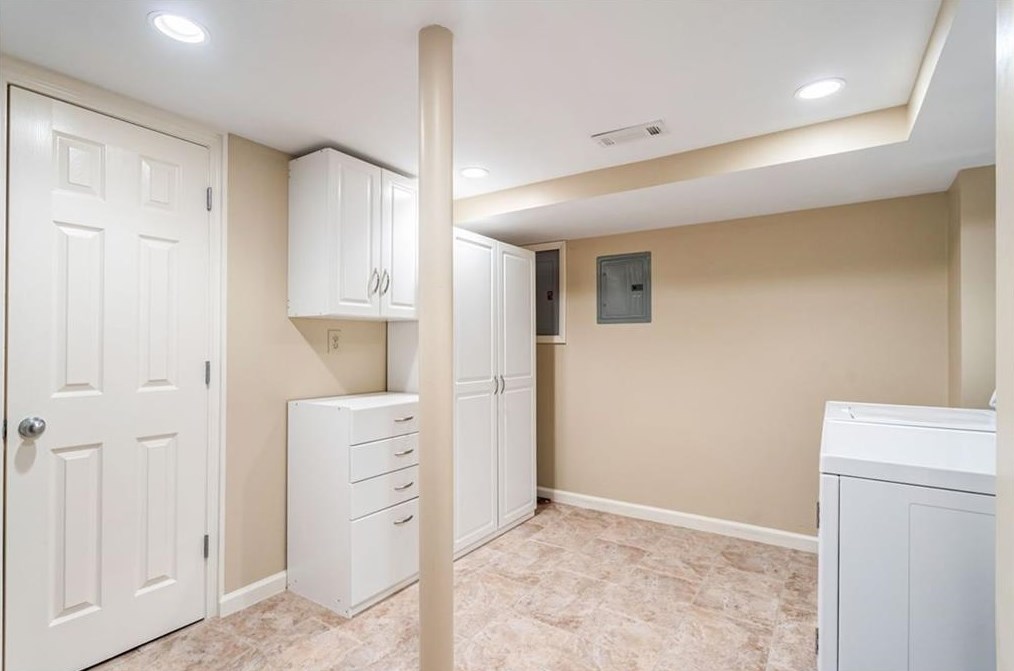 1987 Silvastone Dr, Atlanta GA 30345-3737 exterior