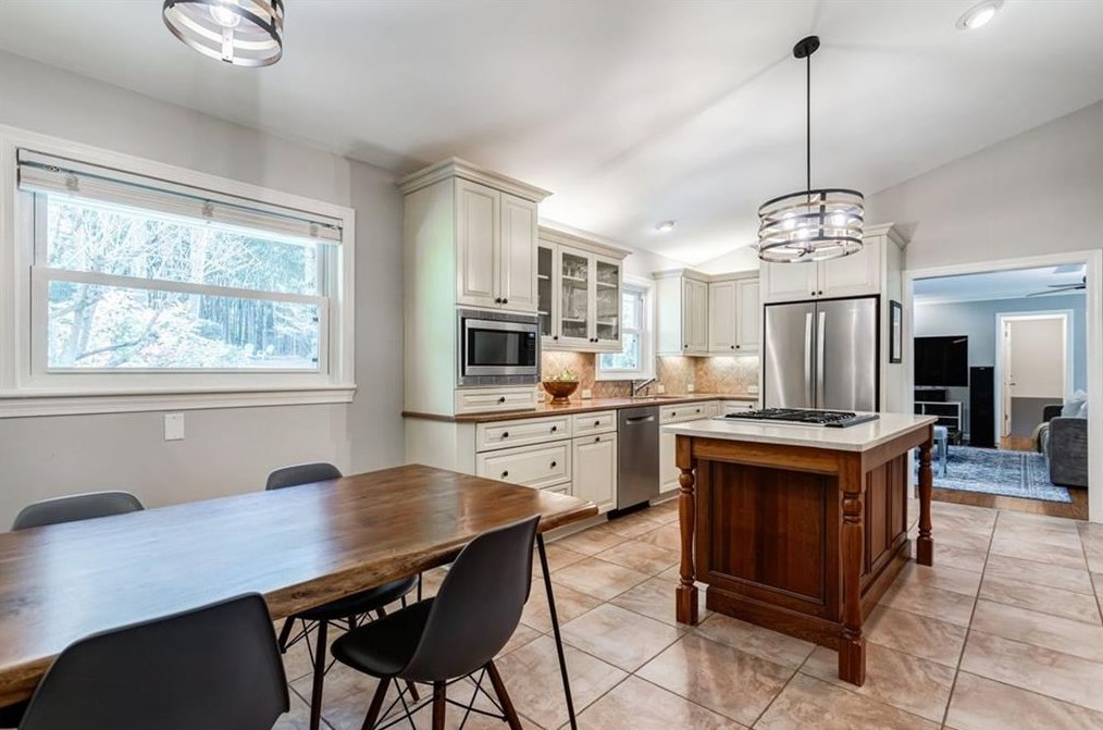 1987 Silvastone Dr, Atlanta GA 30345-3737 exterior