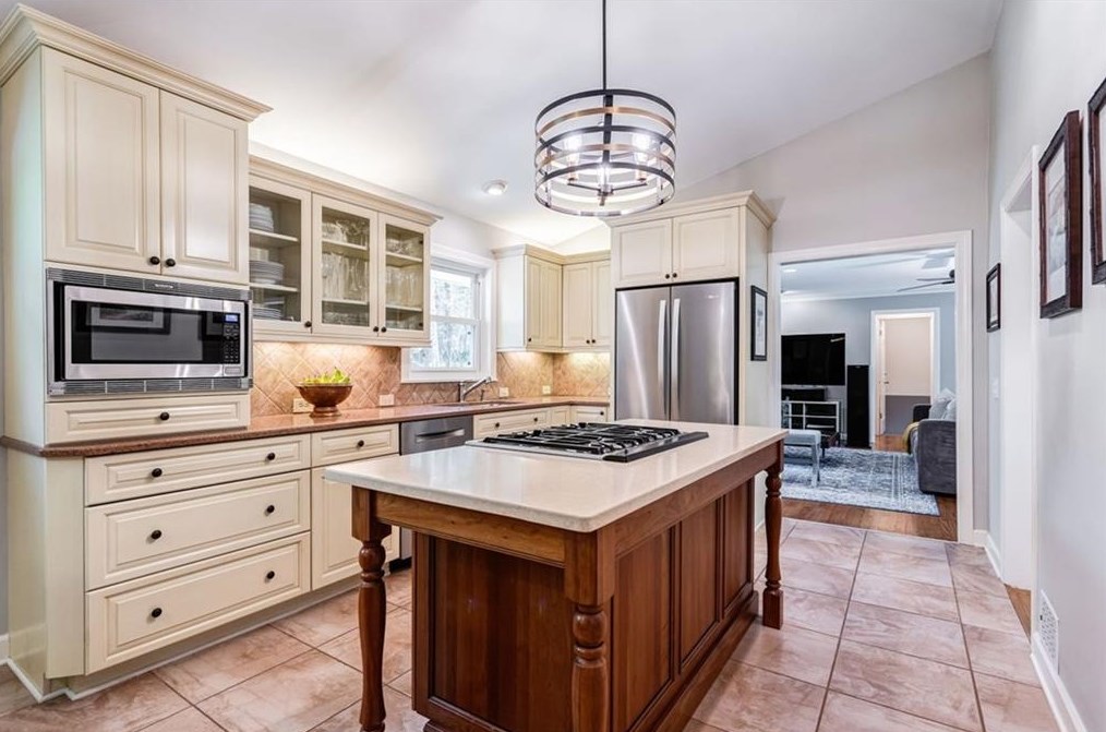 1987 Silvastone Dr, Atlanta GA 30345-3737 exterior