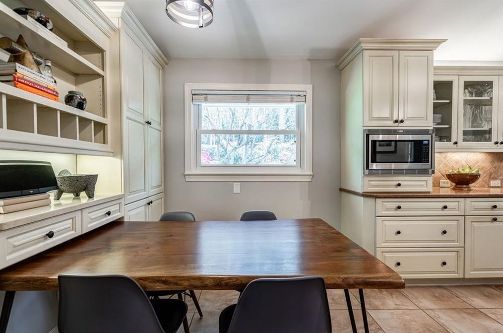 1987 Silvastone Dr, Atlanta GA 30345-3737 exterior