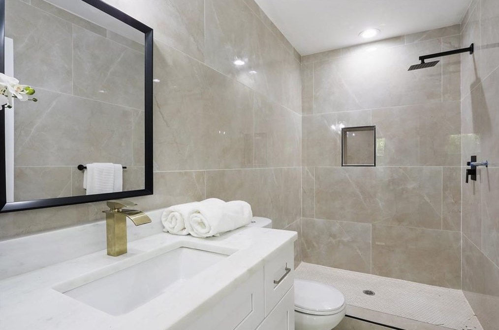 1660 Columbia Cir, Decatur GA  30032-4607 exterior