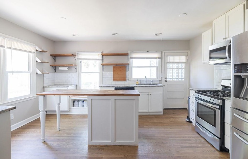 1318 Glen Forest Way, Decatur GA  30032-2504 exterior