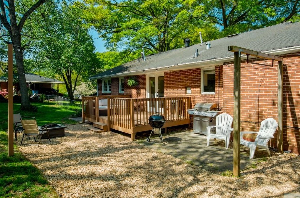 2150 Rando Ln, Atlanta GA 30318-1926 exterior