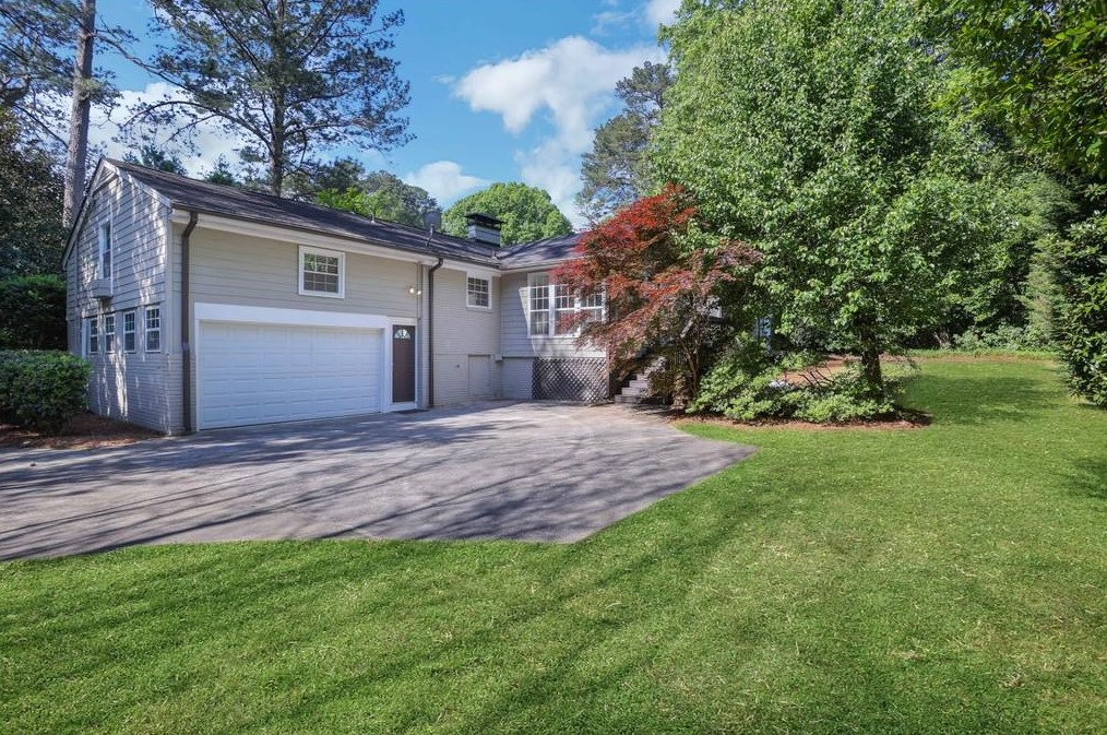 611 Peachtree Battle Ave, Atlanta GA  30327-1211 exterior