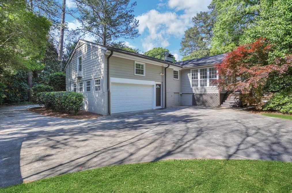 611 Peachtree Battle Ave, Atlanta GA  30327-1211 exterior