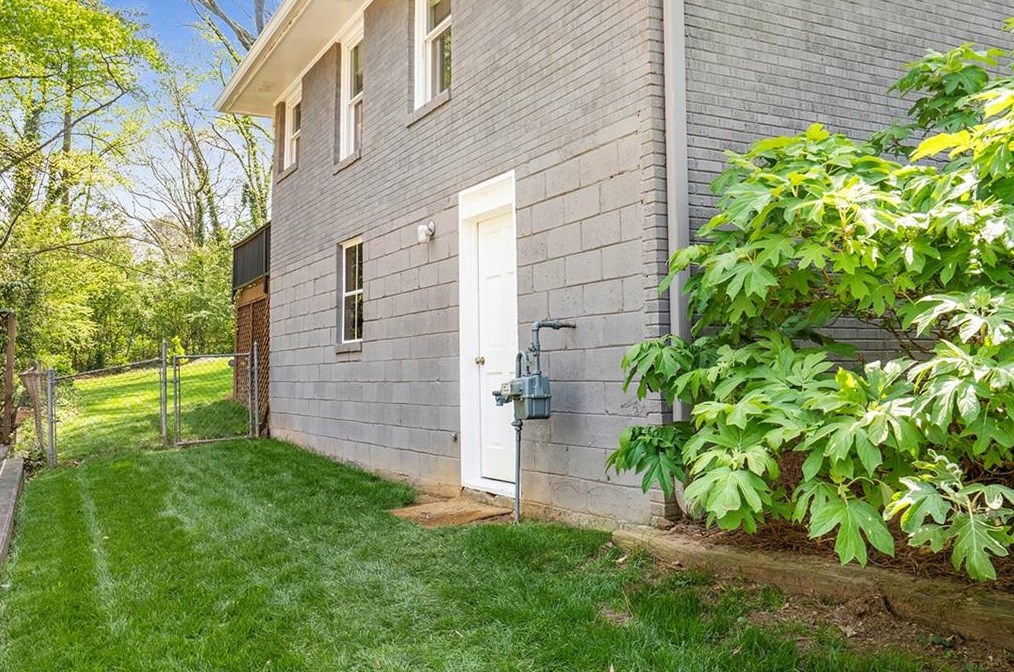 1281 Willivee Dr, Decatur GA 30033-4120 exterior