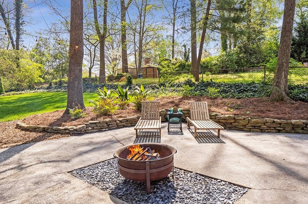 1281 Willivee Dr, Decatur GA 30033-4120 exterior