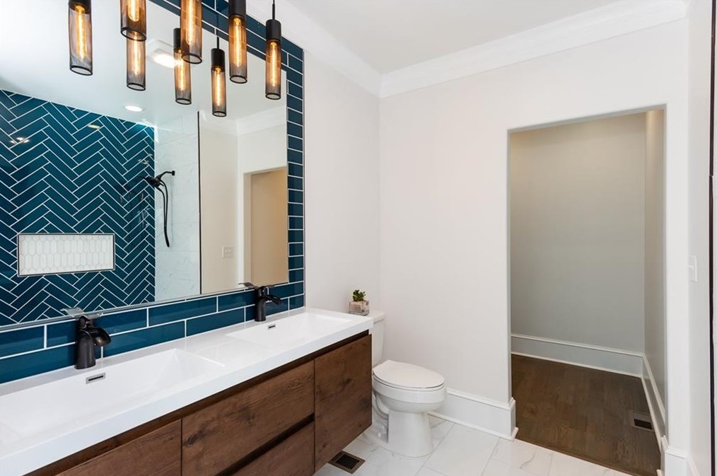 723 Avery St, Decatur GA  30030-3703 exterior