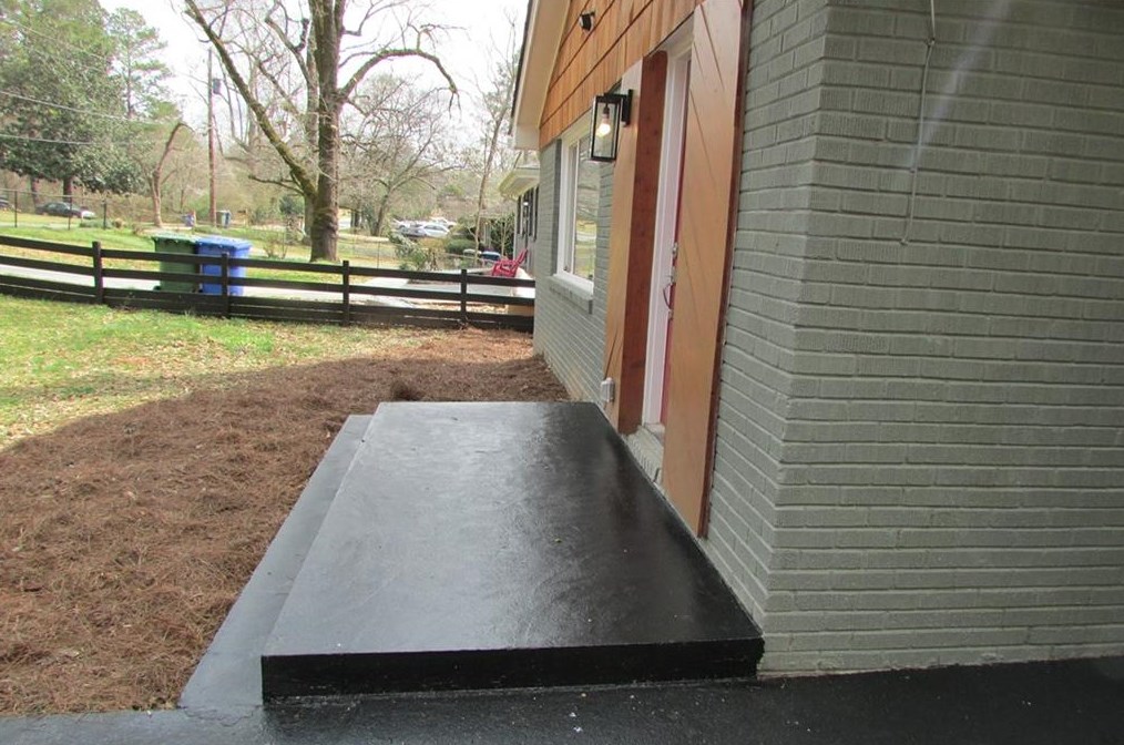 325 Rhinehill Rd, Atlanta GA  30315-7401 exterior