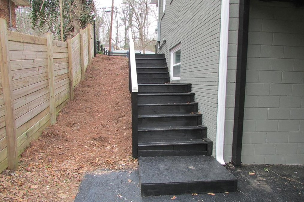 325 Rhinehill Rd, Atlanta GA  30315-7401 exterior