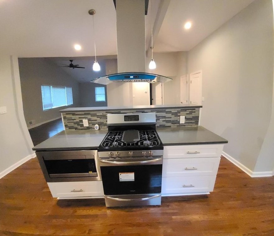 325 Rhinehill Rd, Atlanta GA  30315-7401 exterior