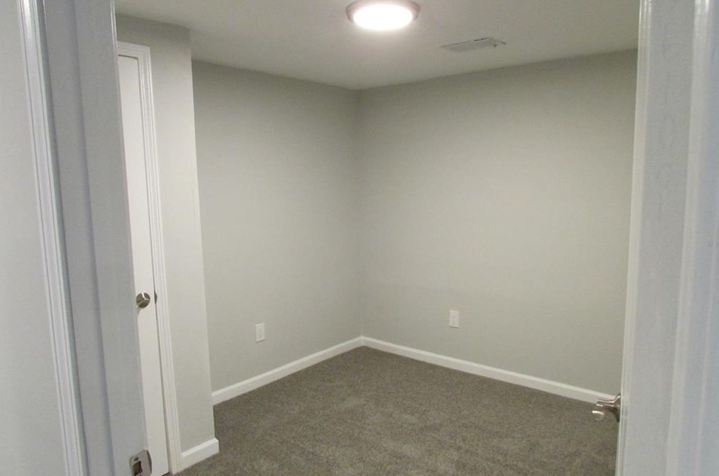 325 Rhinehill Rd, Atlanta GA  30315-7401 exterior