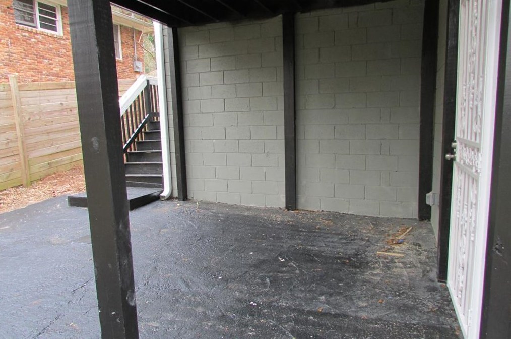 325 Rhinehill Rd, Atlanta GA  30315-7401 exterior