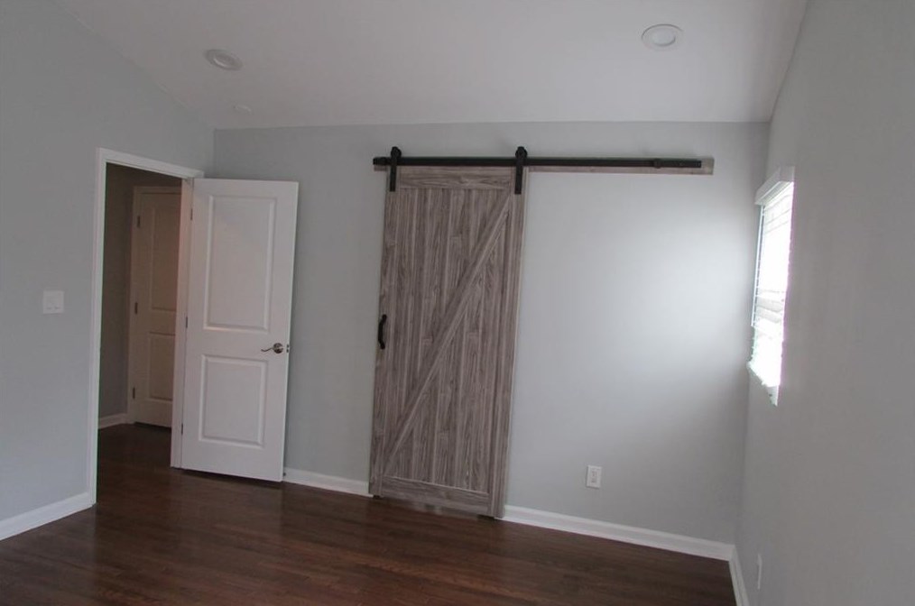 325 Rhinehill Rd, Atlanta GA  30315-7401 exterior