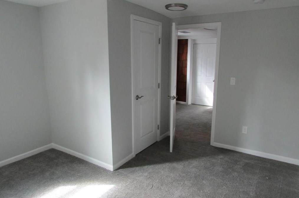 325 Rhinehill Rd, Atlanta GA  30315-7401 exterior