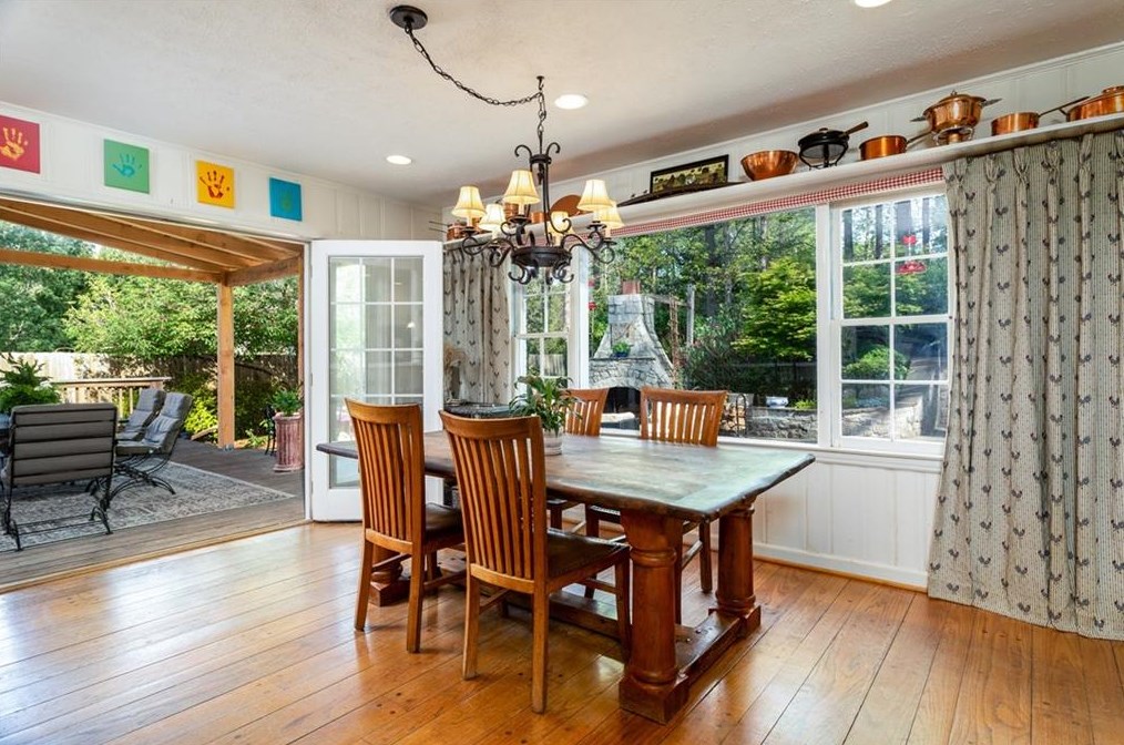 3818 Stratford Rd, Atlanta GA  30342-4309 exterior