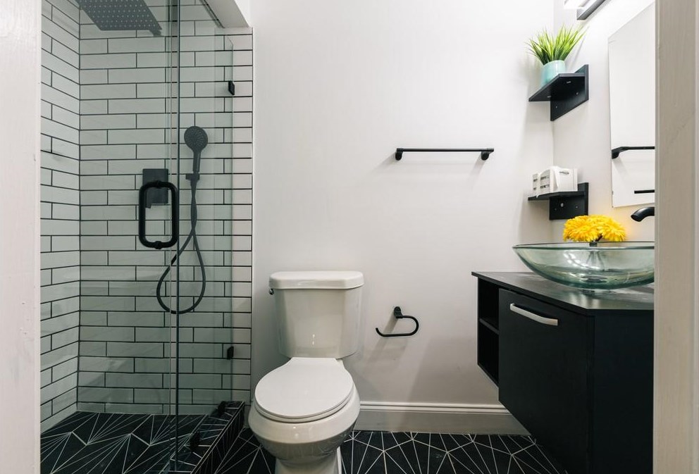 2433 Lafortune Dr, Decatur GA  30032-6440 exterior