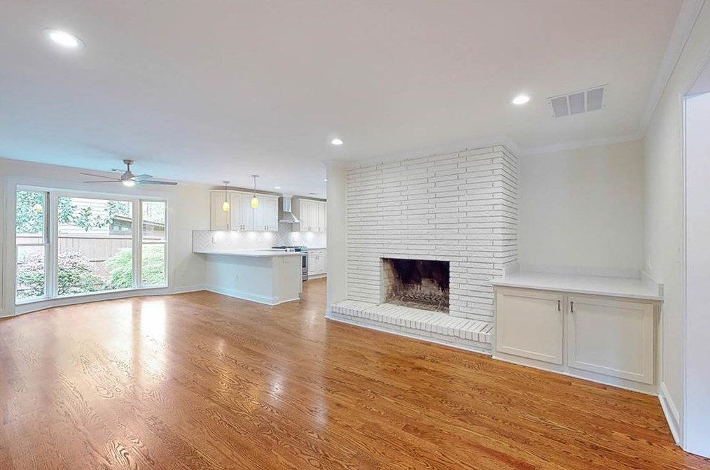 1060 Ragley Hall Rd, Atlanta GA  30319-2556 exterior