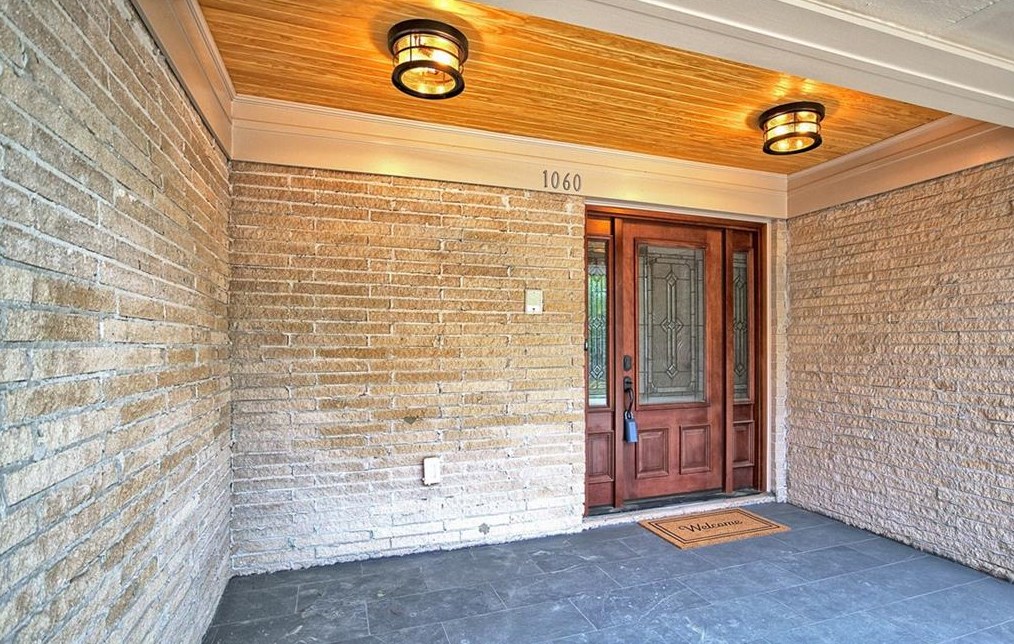 1060 Ragley Hall Rd, Atlanta GA  30319-2556 exterior