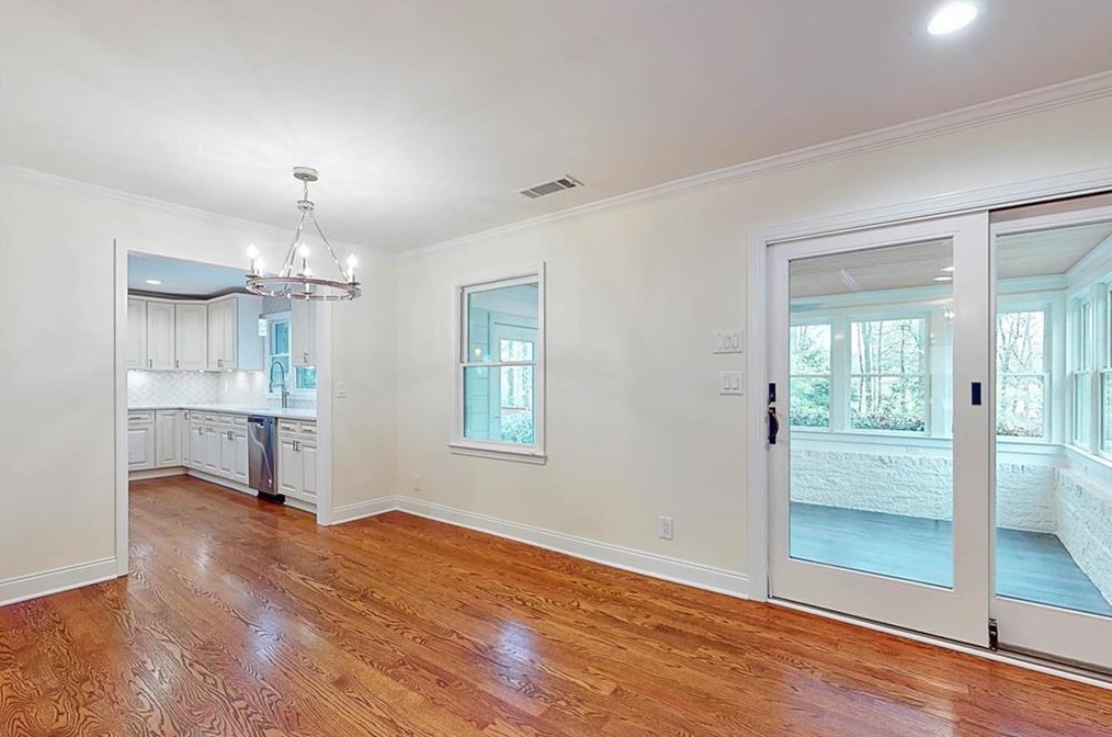 1060 Ragley Hall Rd, Atlanta GA  30319-2556 exterior