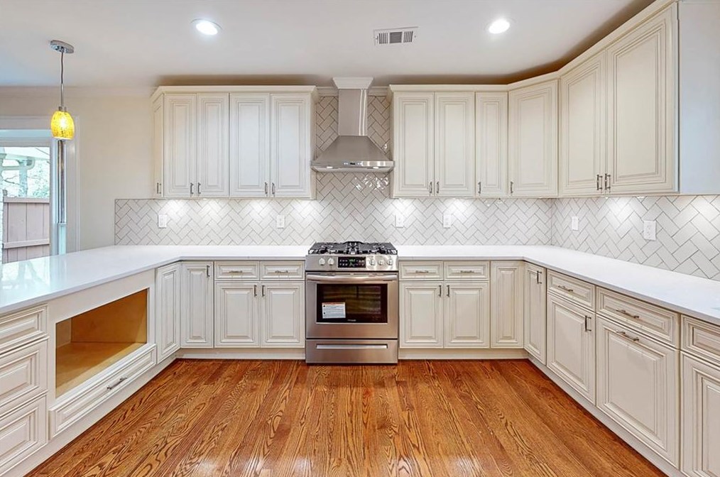 1060 Ragley Hall Rd, Atlanta GA  30319-2556 exterior
