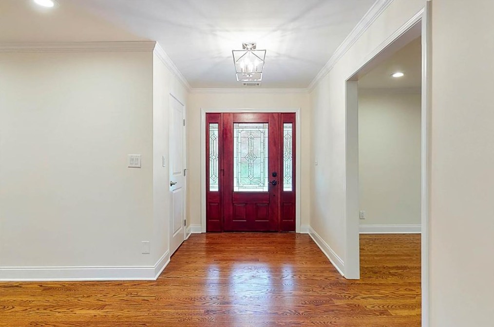 1060 Ragley Hall Rd, Atlanta GA  30319-2556 exterior