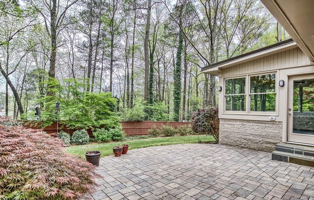 1060 Ragley Hall Rd, Atlanta GA  30319-2556 exterior