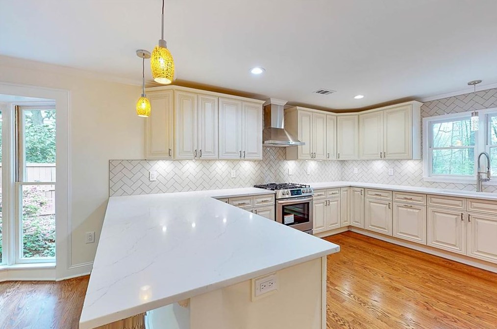 1060 Ragley Hall Rd, Atlanta GA  30319-2556 exterior