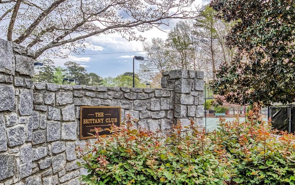 1060 Ragley Hall Rd, Atlanta GA  30319-2556 exterior