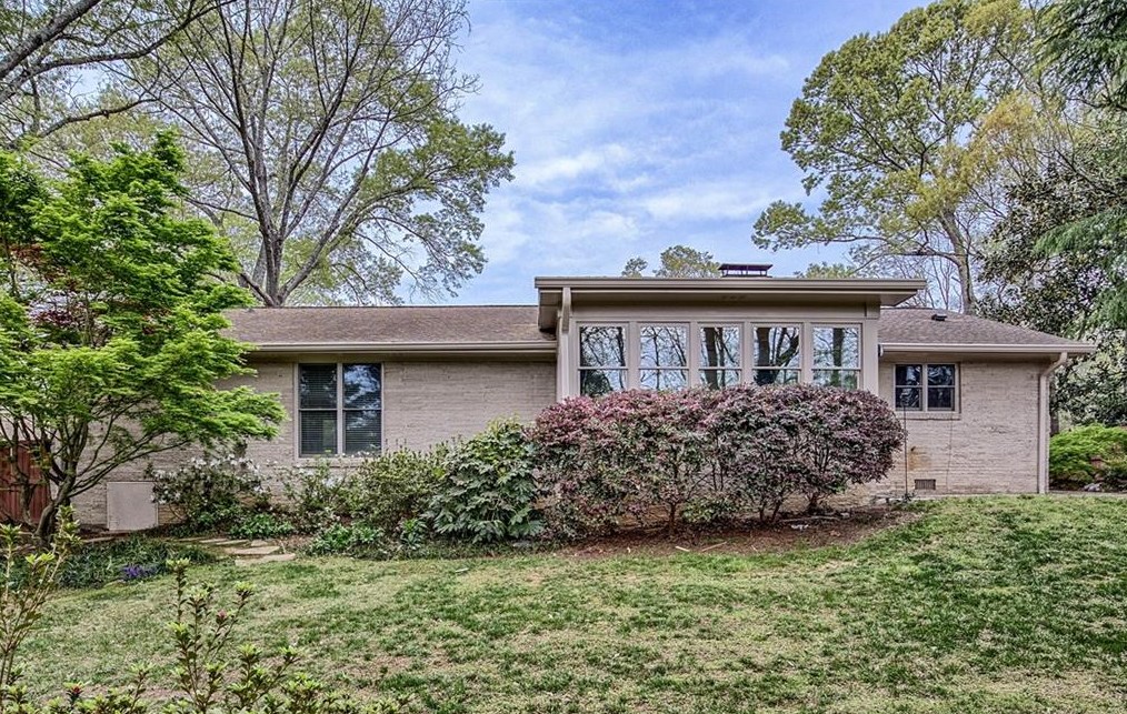 1060 Ragley Hall Rd, Atlanta GA  30319-2556 exterior