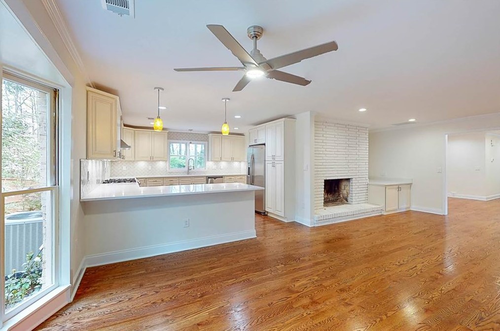 1060 Ragley Hall Rd, Atlanta GA  30319-2556 exterior