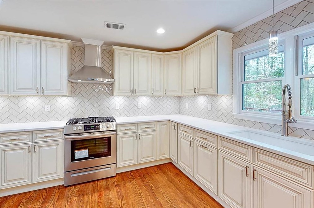 1060 Ragley Hall Rd, Atlanta GA  30319-2556 exterior