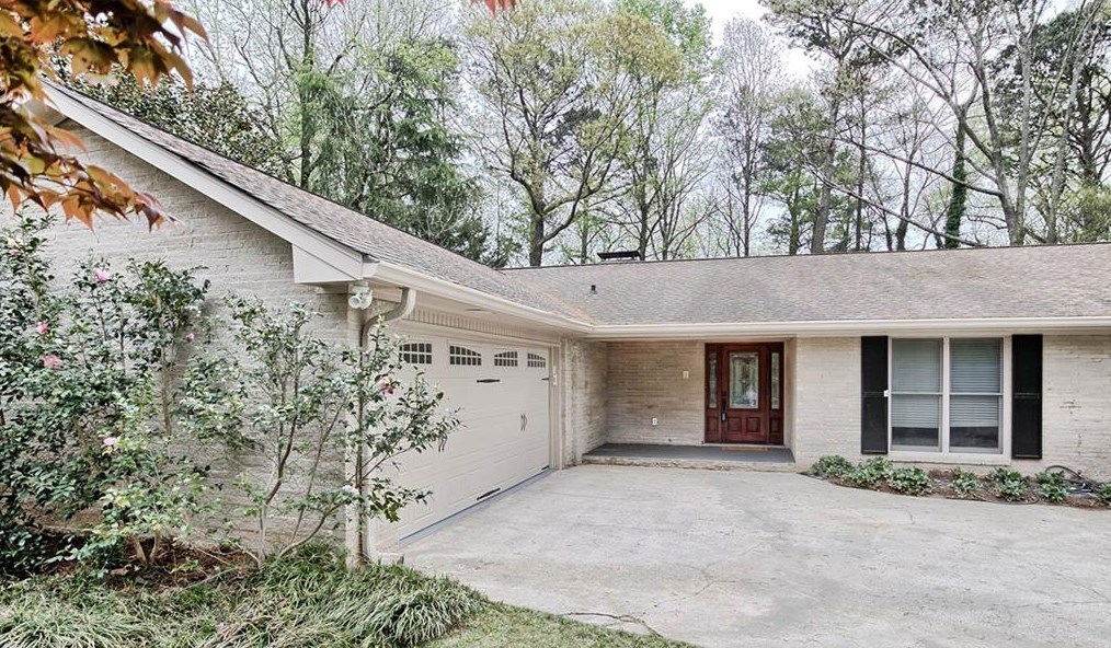 1060 Ragley Hall Rd, Atlanta GA  30319-2556 exterior