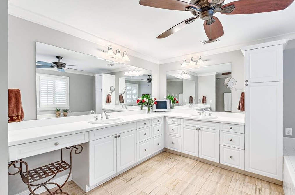 1664 Colebrook Cir, Decatur GA  30033-1425 exterior