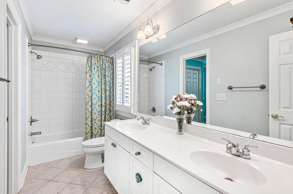 1664 Colebrook Cir, Decatur GA  30033-1425 exterior