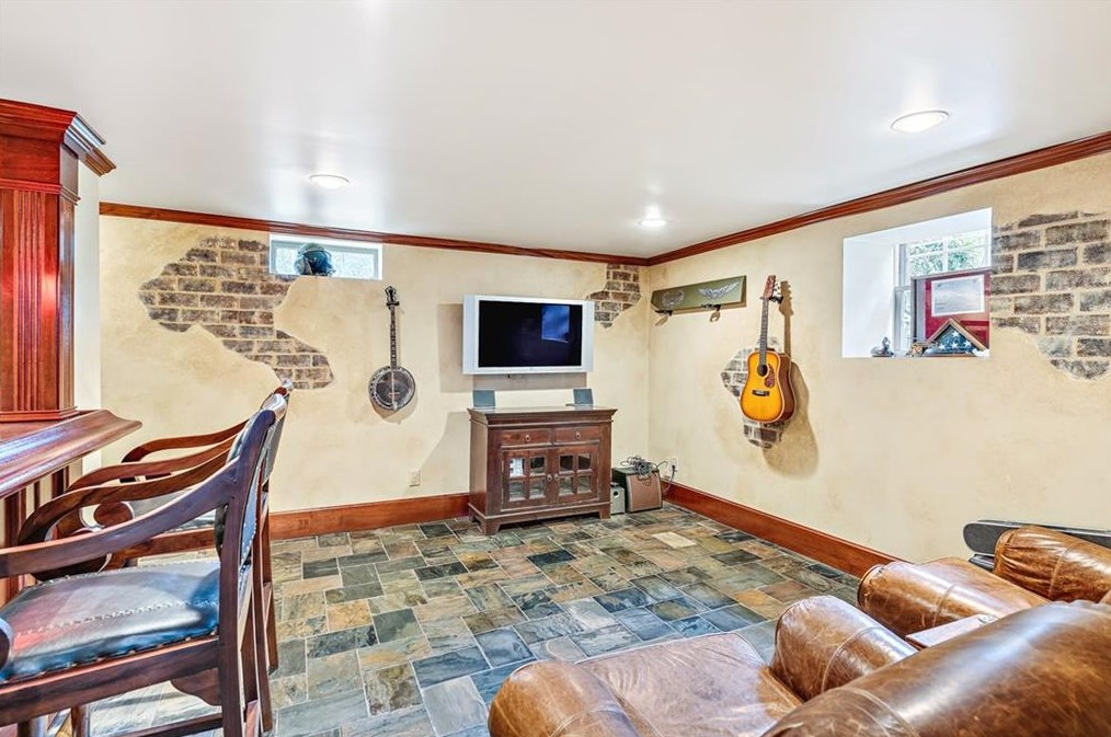 1664 Colebrook Cir, Decatur GA  30033-1425 exterior